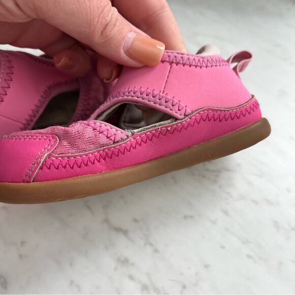 UGG Delta Closed Toe Toddler Baby Sandal Size 7 - Picture 8 of 10